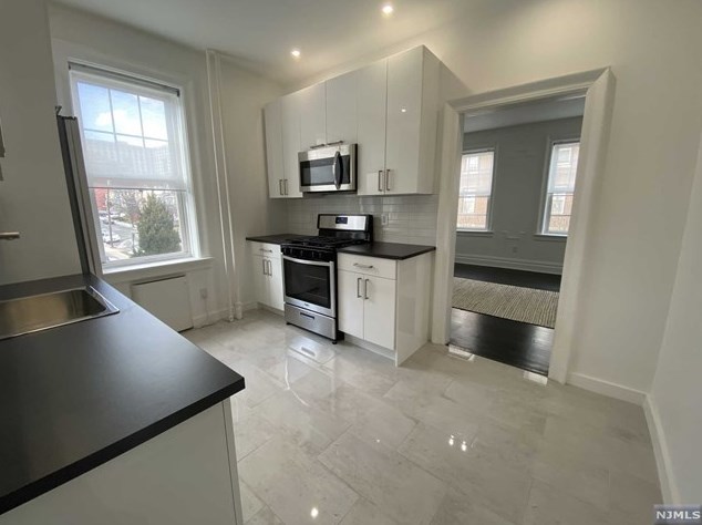 244 Lawton Ave #5, Cliffside Park, NJ 07010
