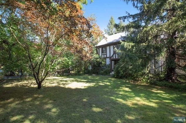 285 Fountain Rd, Englewood, NJ 07631