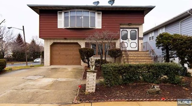 294 Grace Ave, Secaucus, NJ 07094