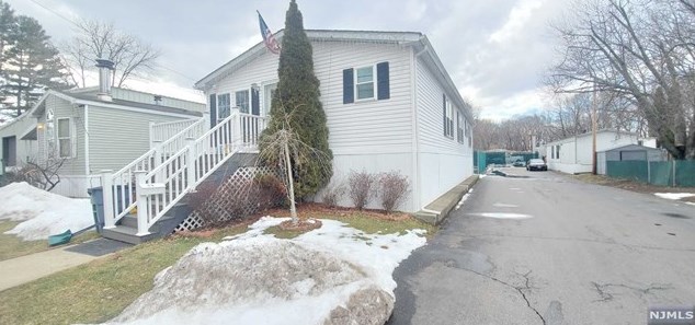 13 Finns Dr, Wayne, NJ 07470-7367