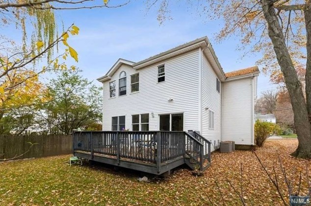 610 Maitland Ave, Teaneck, NJ 07666
