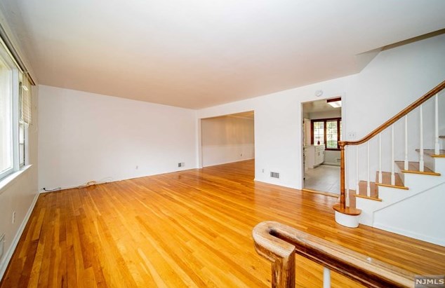 63 Stewart St, Demarest, NJ 07627