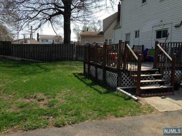 57 Aberdeen Ct, Paterson, NJ 07508-1218