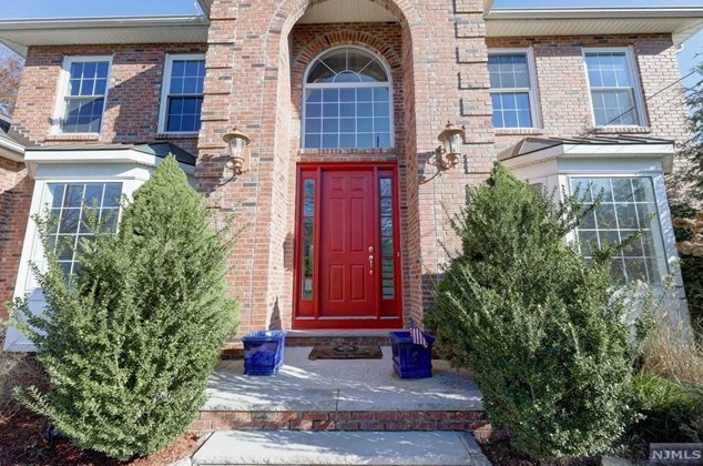 698 Pascack Rd, Paramus, NJ 07652-4235