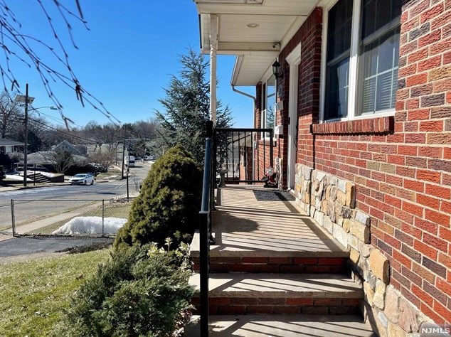 143 Krakow St, Outwater, NJ 07026