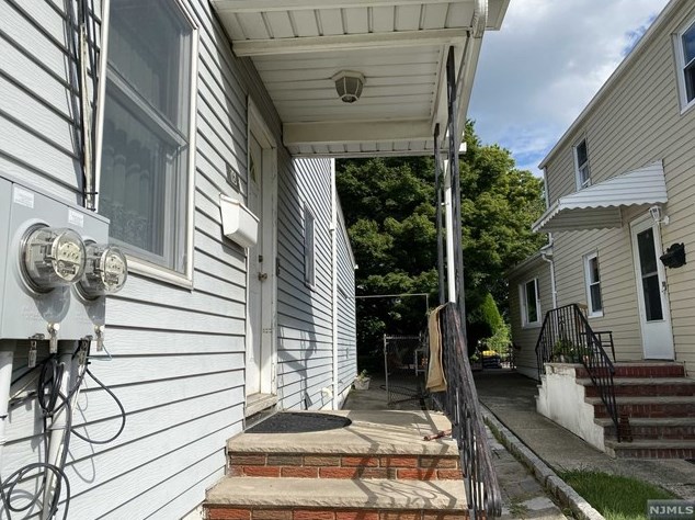 16 Stuyvesant Ave #2, Lyndhurst, NJ 07071