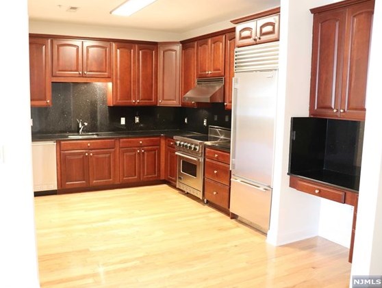 20 Ave At Port Imperial, West New York, NJ 07093-8417