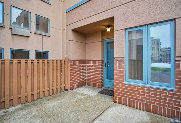 306 Chase Ct, Edgewater, NJ 07020
