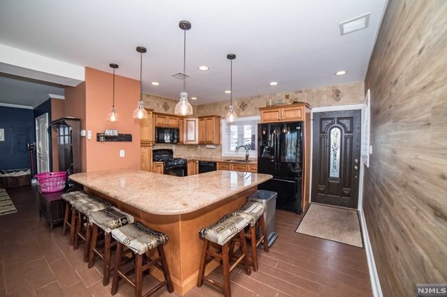 118 Howard Ave, Rochelle Park, NJ 07662