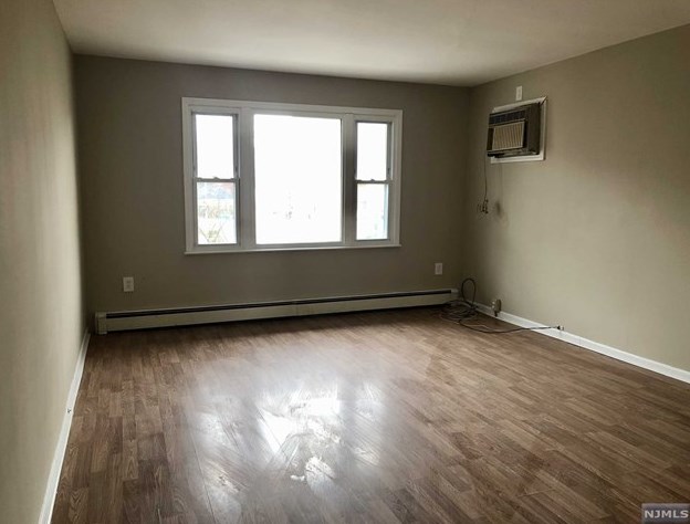 24 Maple St, Outwater, NJ 07026