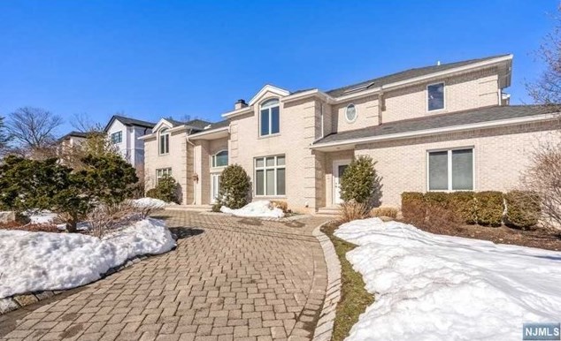 32 Laurie Dr, Englewood, NJ 07632