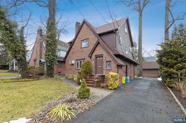 291 Winthrop Rd, Teaneck, NJ 07666