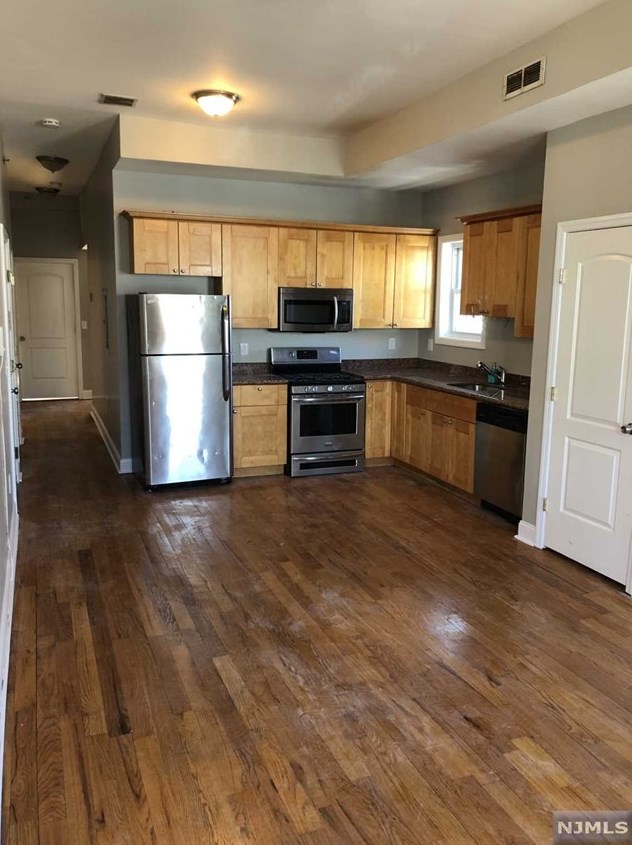 95 Prospect St #2, Jersey City, NJ 07307