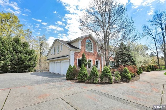 25 Great Hall Rd, Mahwah, NJ 07430