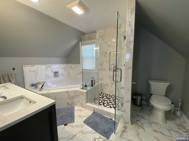 29 Bergen Ave #2, Bergenfield, NJ 07621