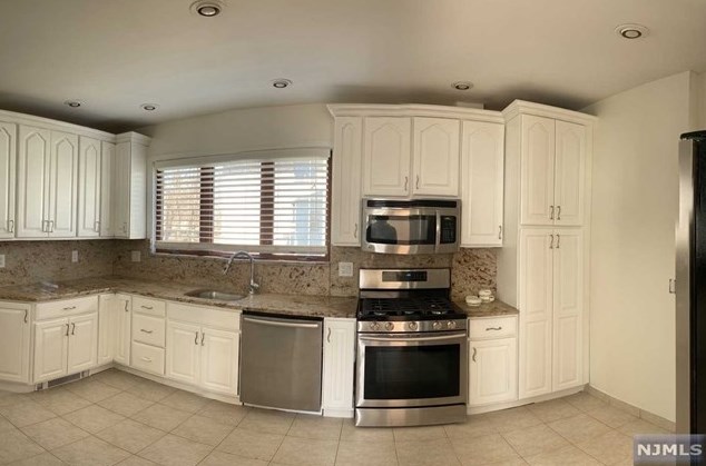 1599 Gerome Ave, West Fort Lee NJ  07024-5654 exterior