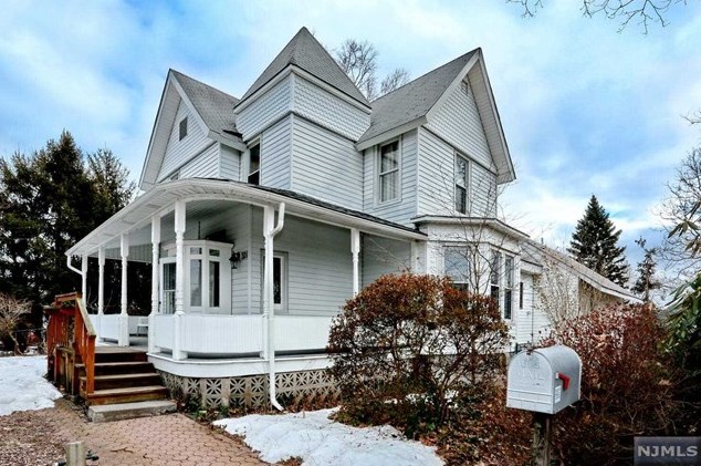 321 Washington Ave, Hillsdale, NJ 07642-2721