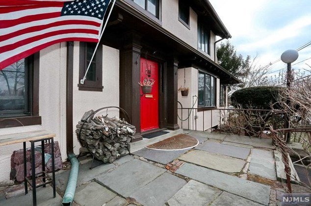 482 Summit Ave, Hackensack, NJ 07601-1520