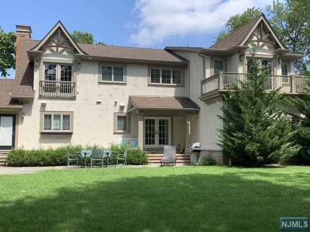 129 Wyckoff Ave, Wyckoff, NJ 07481-3144