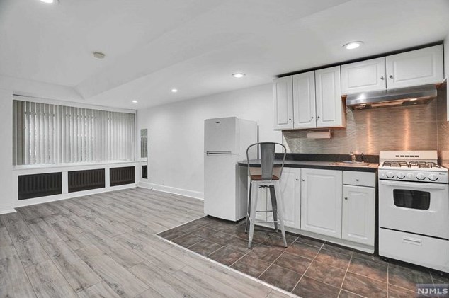 683 Boulevard E #1, Union City, NJ 07086
