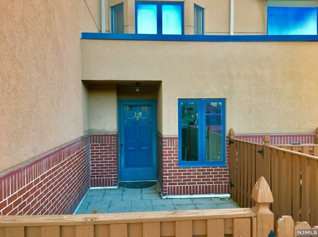 315 Franklin Ct, Edgewater, NJ 07020