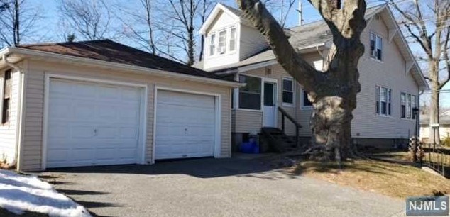 711 Ridgewood Rd, Oradell, NJ 07649