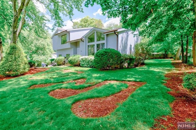10 Achilles St, Demarest, NJ 07627