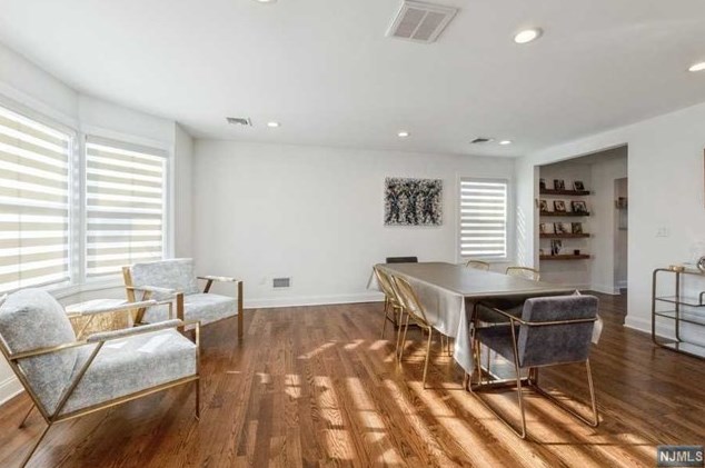 20 Cameron Rd, Bergenfield, NJ 07621-3303