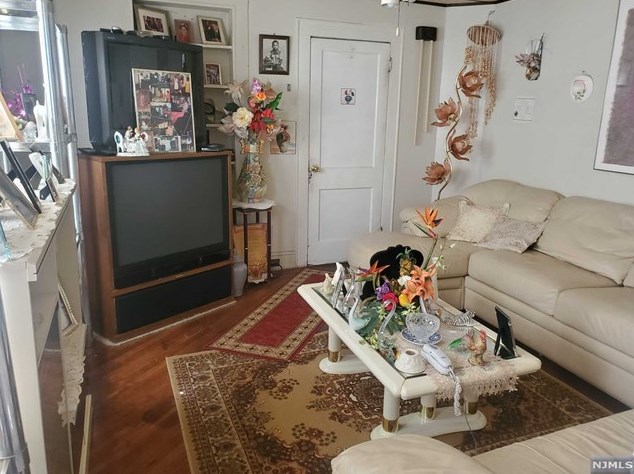 82 Watchung Ave, Town Center, NJ 07052