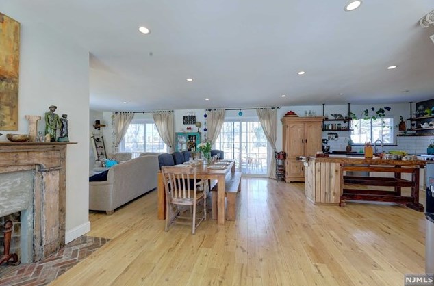 9 Arthur Ct, Closter, NJ 07624