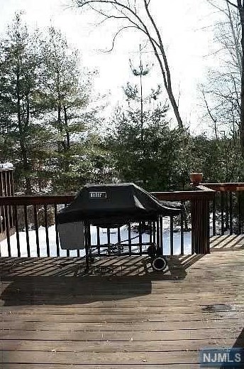 84 Lakeview Dr, Westwood NJ  07675-7065 exterior