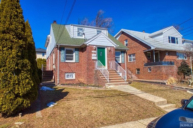 2199 Mackay Ave, West Fort Lee, NJ 07024