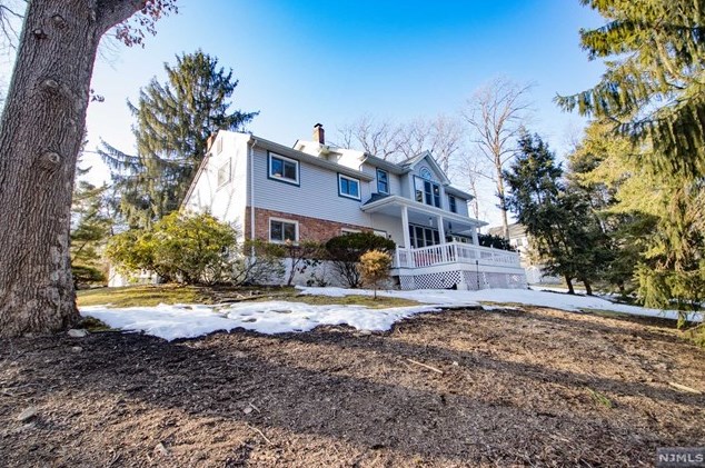 729 Handwerg Dr, Westwood, NJ 07675-6413