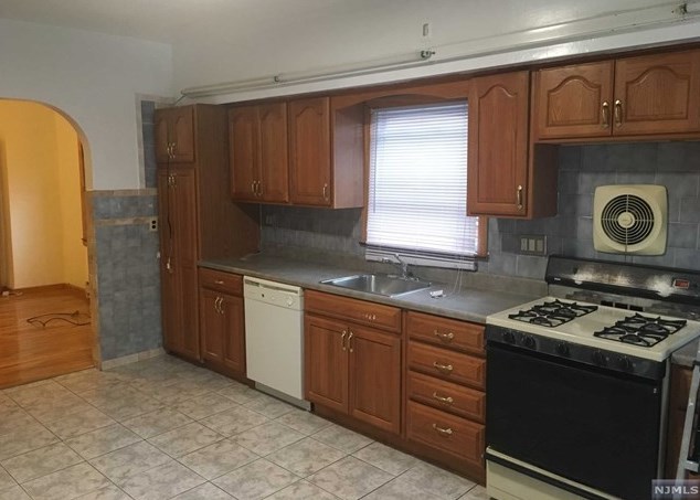 444 Ridge Rd #1r, Lyndhurst, NJ 07071