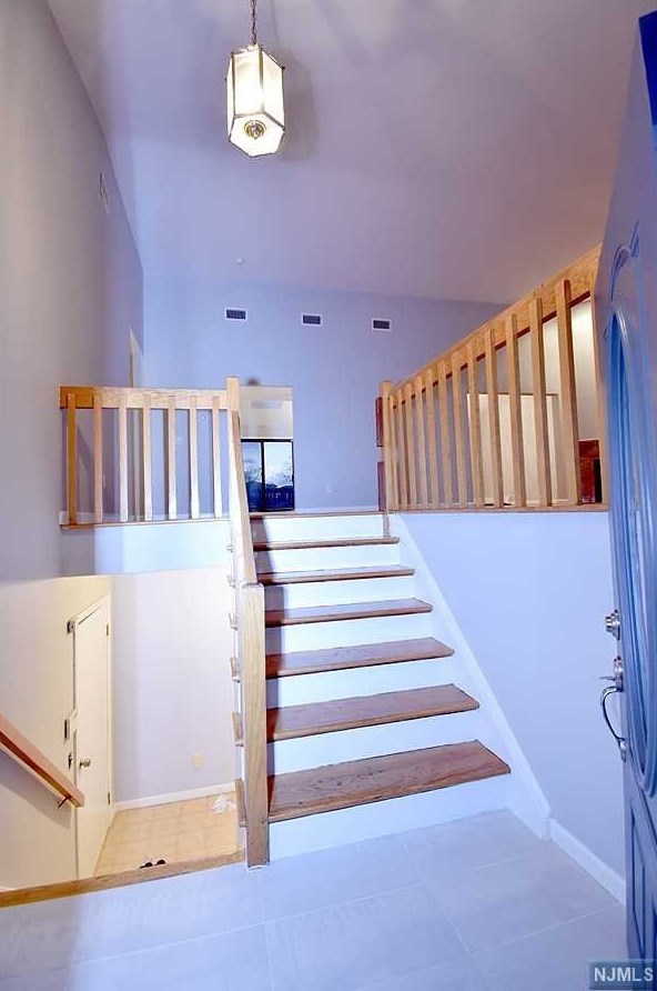 341 4th St, Palisades Park, NJ 07650