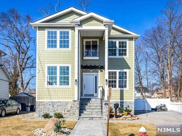 40 Sunnyside Ave, Dumont, NJ 07628