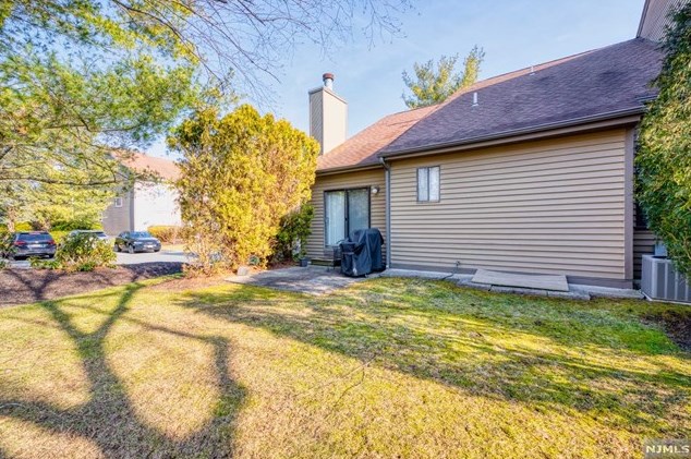 1 Queensbridge Dr #118, East Hanover, NJ 07936