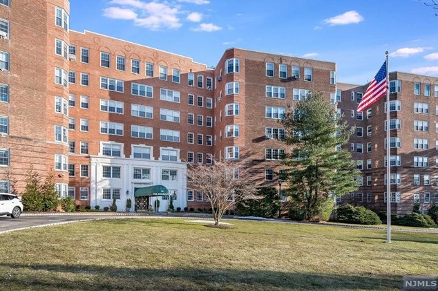10 Crestmont Rd #3f, Montclair, NJ 07042