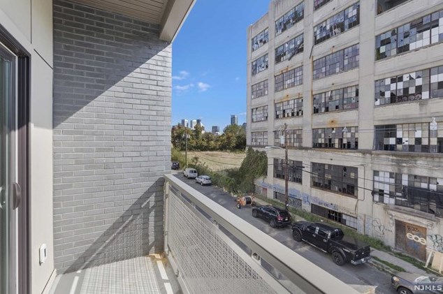 313 Pine St #201, Jersey City, NJ 07304