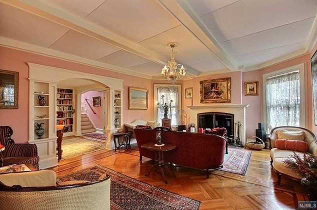 523 Knickerbocker Rd, Tenafly, NJ 07670-1416