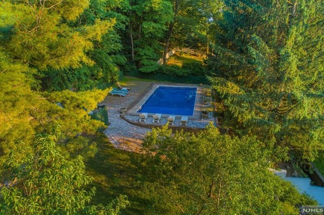 458 E Saddle River Rd, Upper Saddle River, NJ 07458