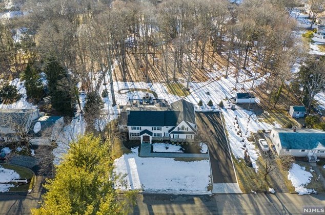 45 Leonard Dr, Wyckoff, NJ 07481-3320