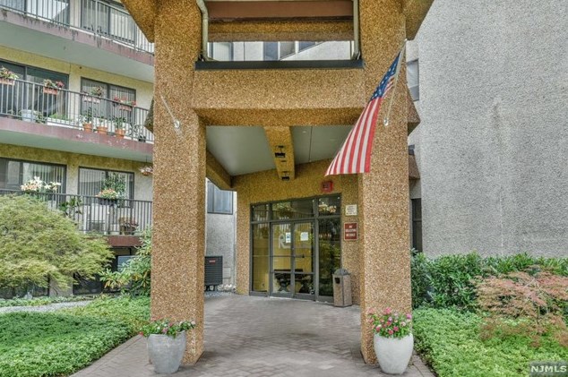 521 Piermont Ave #118, Westwood, NJ 07675