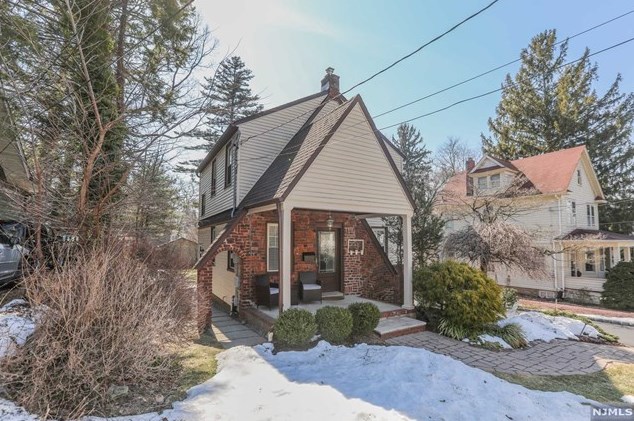 103 Conklin Ave, Hillsdale, NJ 07642-2239