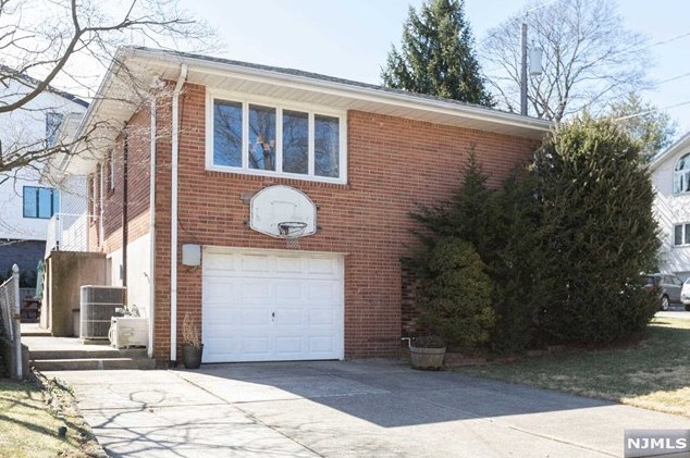 2 Leighton St, Englewood, NJ 07632