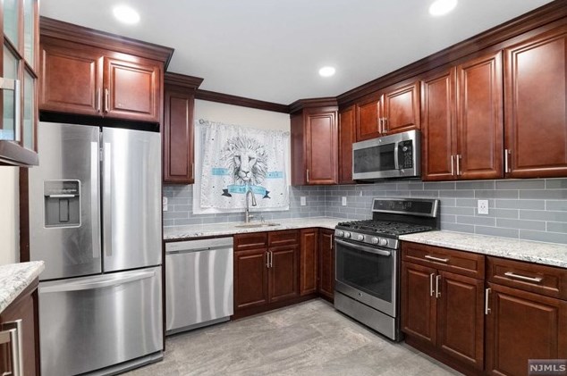 157 Roosevelt Ave #1, Jersey City, NJ 07304