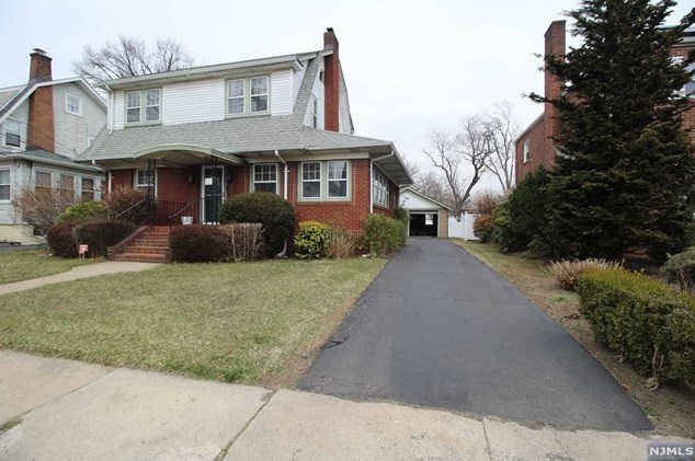 82 Catalpa Ave, Hackensack, NJ 07601-2915