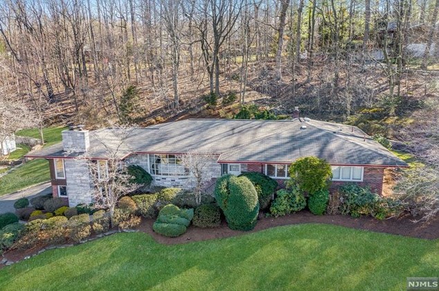 191 Stonehurst Dr, Tenafly, NJ 07670-2916