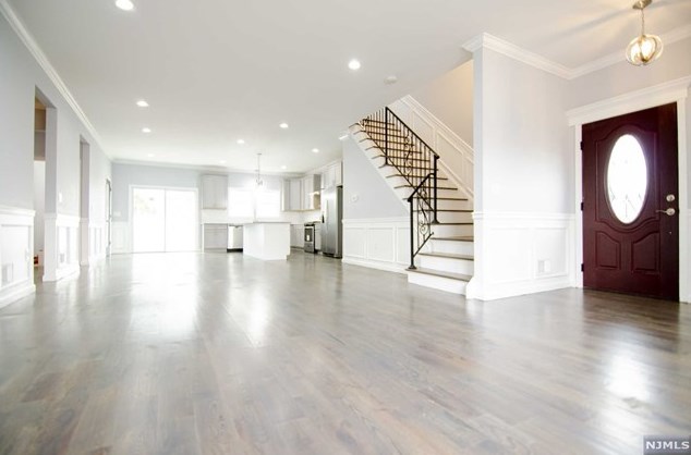 553 Center St, Wood-Ridge, NJ 07075