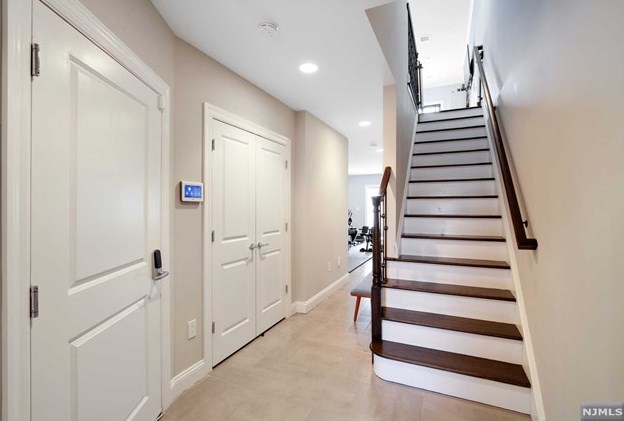 284 Knox Ave #a, Cliffside Park, NJ 07010